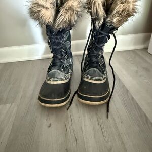 Sorel Black Winter Boots with Fur Trim